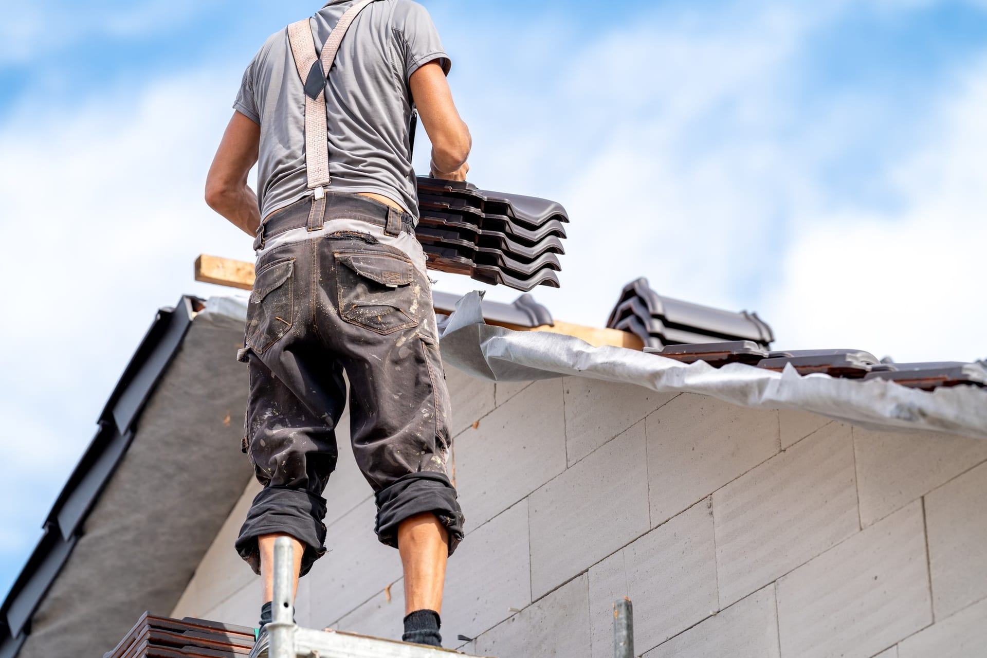 Emergency tarping and storm damage response in Florida by Best Florida Roofing